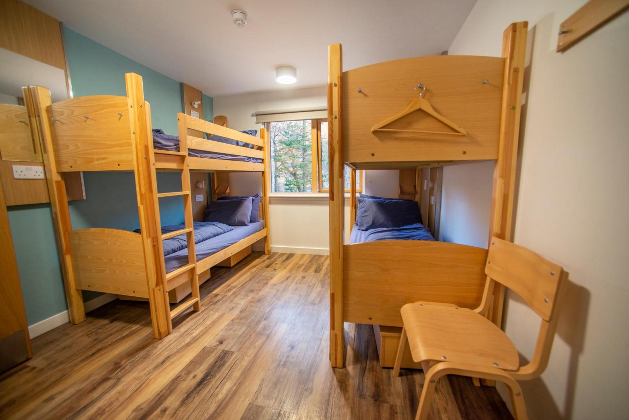 Glen Nevis Youth Hostel Fort William Exterior foto A bunk room at the hostel