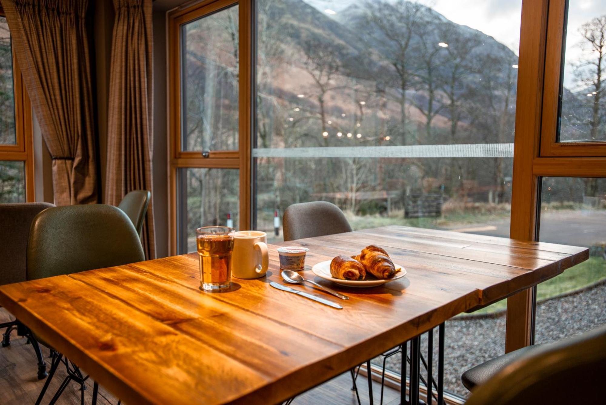 Glen Nevis Youth Hostel Fort William Exterior foto The restaurant at the hotel