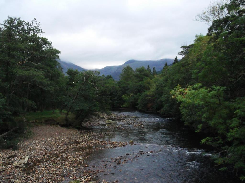 Glen Nevis Youth Hostel Fort William Exterior foto The River Calder