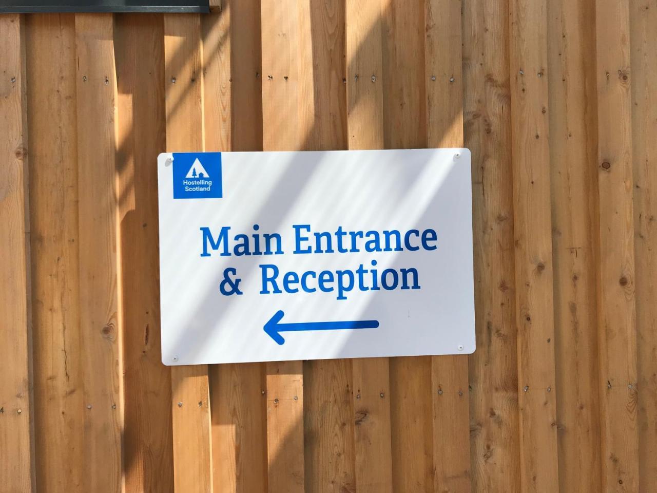 Glen Nevis Youth Hostel Fort William Exterior foto A sign at the entrance of the National Museum of Scotland