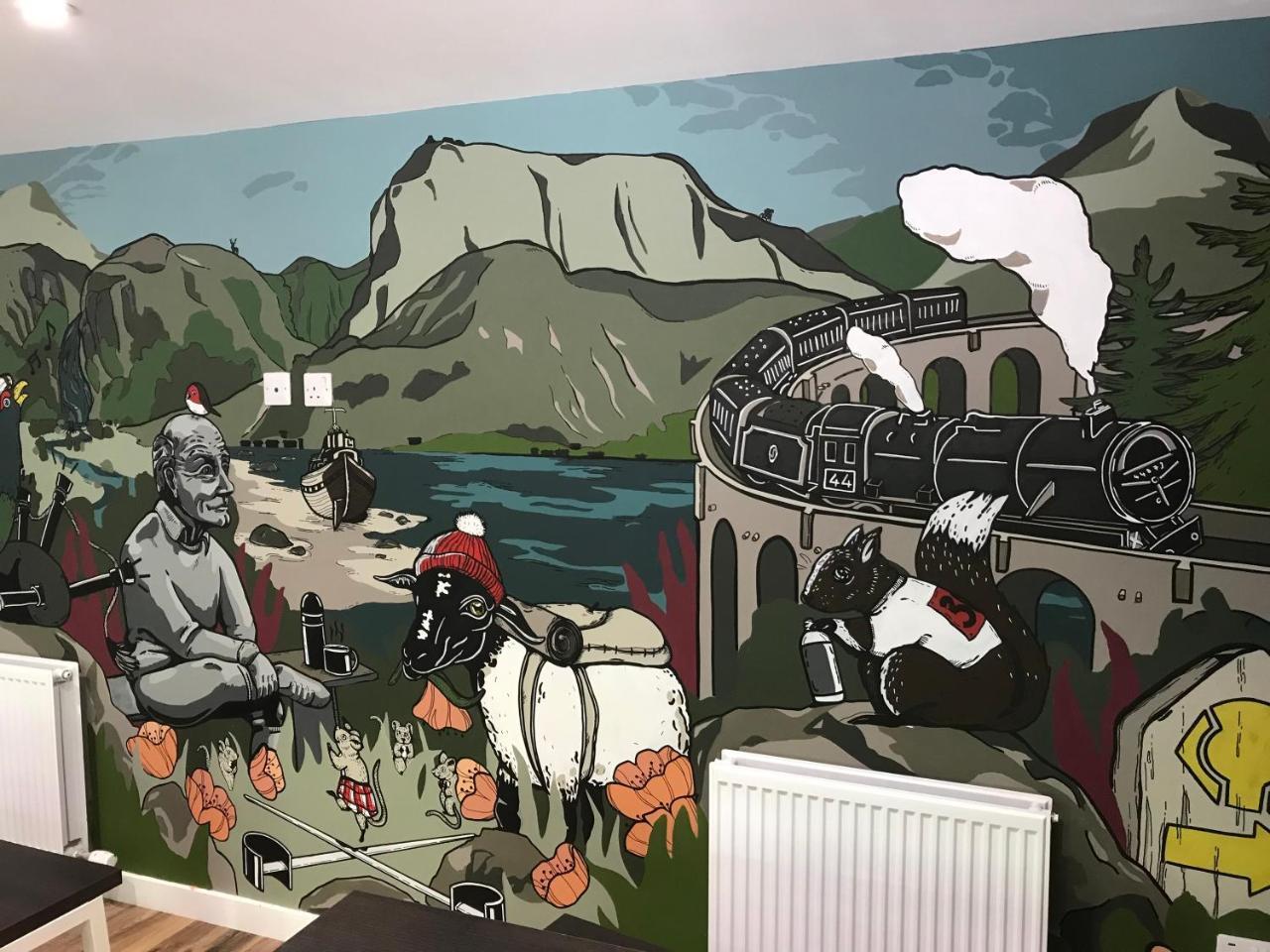 Glen Nevis Youth Hostel Fort William Exterior foto Mural at the National Mountaineering Centre