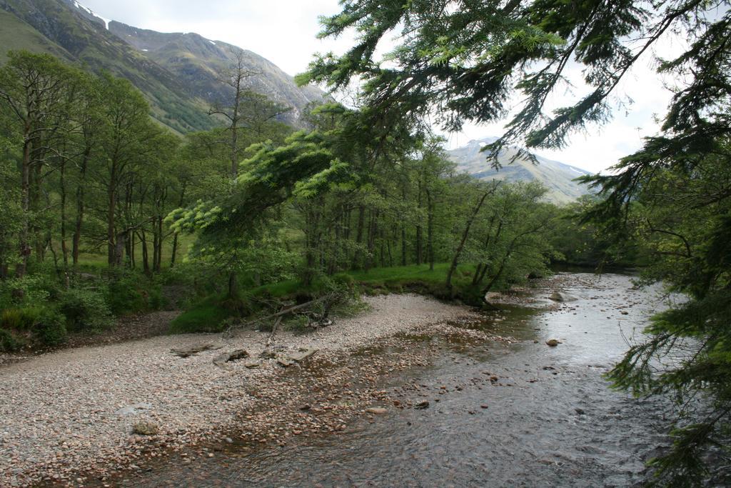 Glen Nevis Youth Hostel Fort William Exterior foto The River Calder